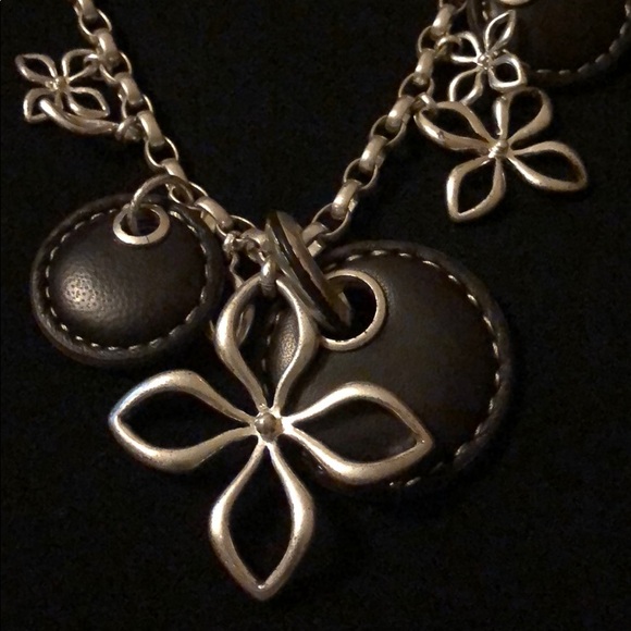 Silver and leather necklace - Picture 2 of 5